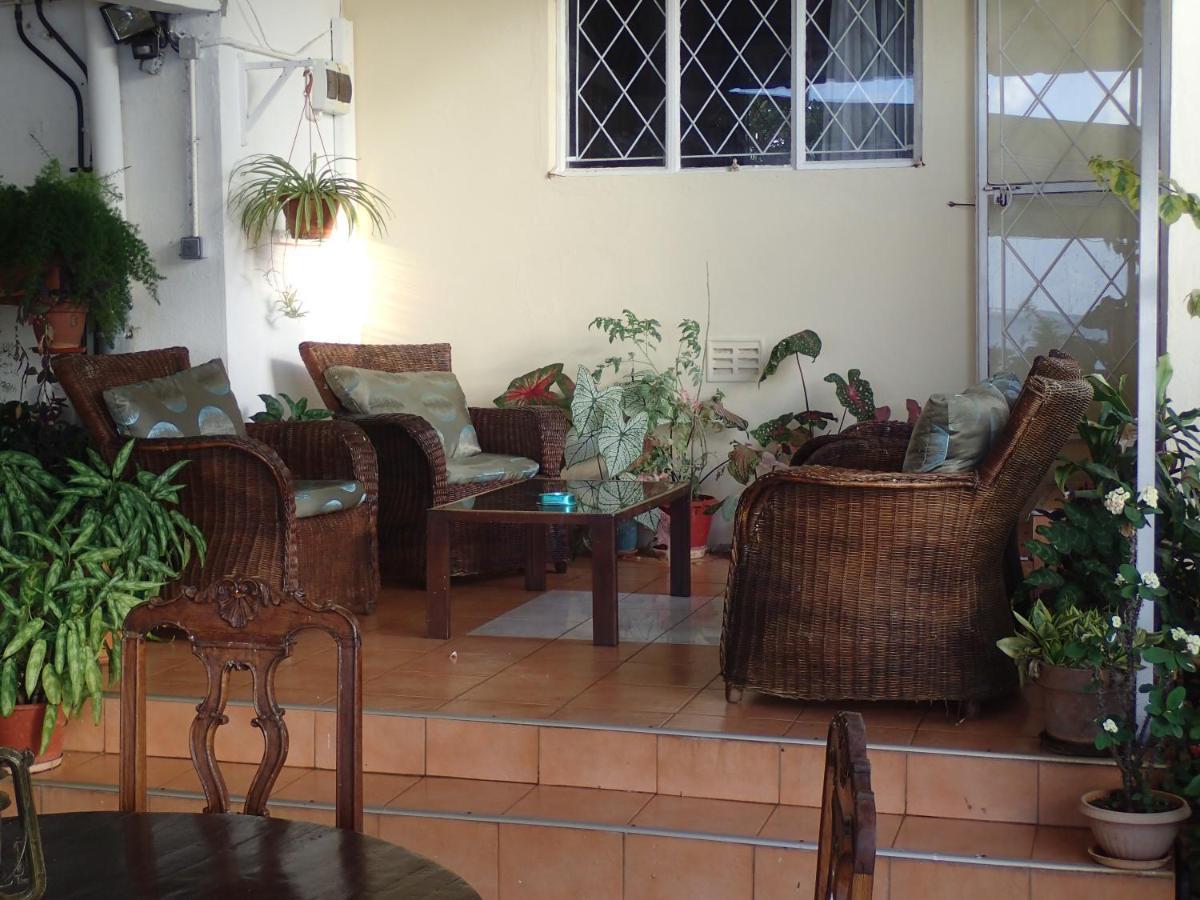 Le Cactus Guesthouse Terre Rouge  Екстер'єр фото