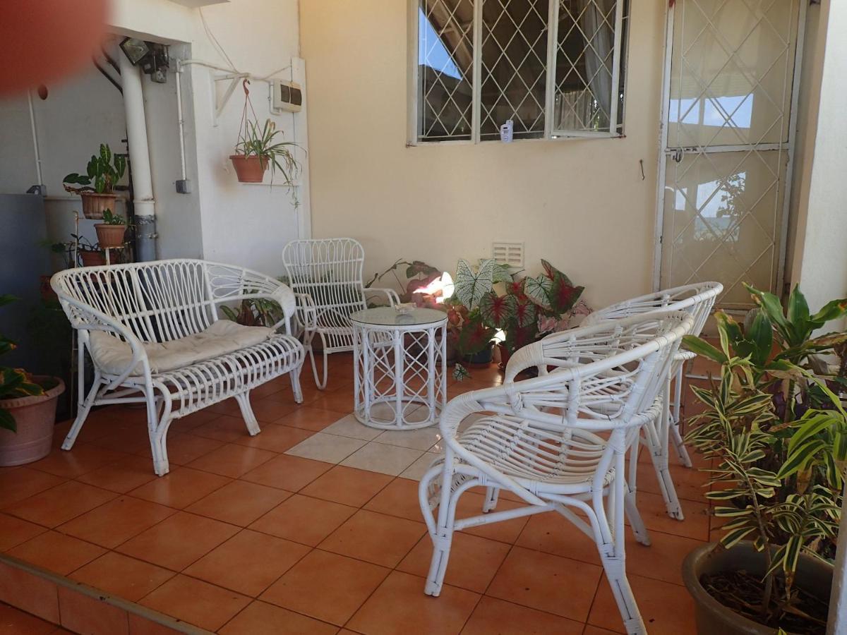 Le Cactus Guesthouse Terre Rouge  Екстер'єр фото